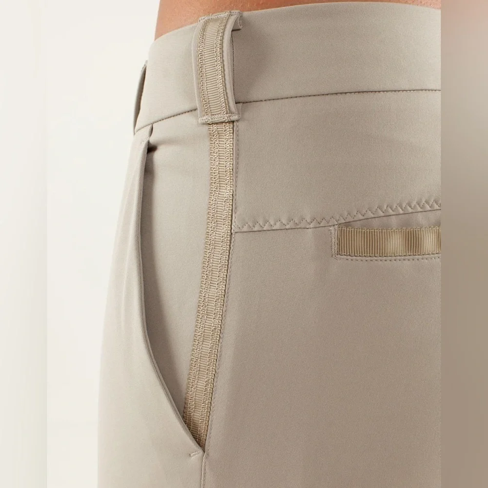 Lululemon Women’s Club golf Short size 4 in Mojave Tan W7796S Bermuda 9” inseam